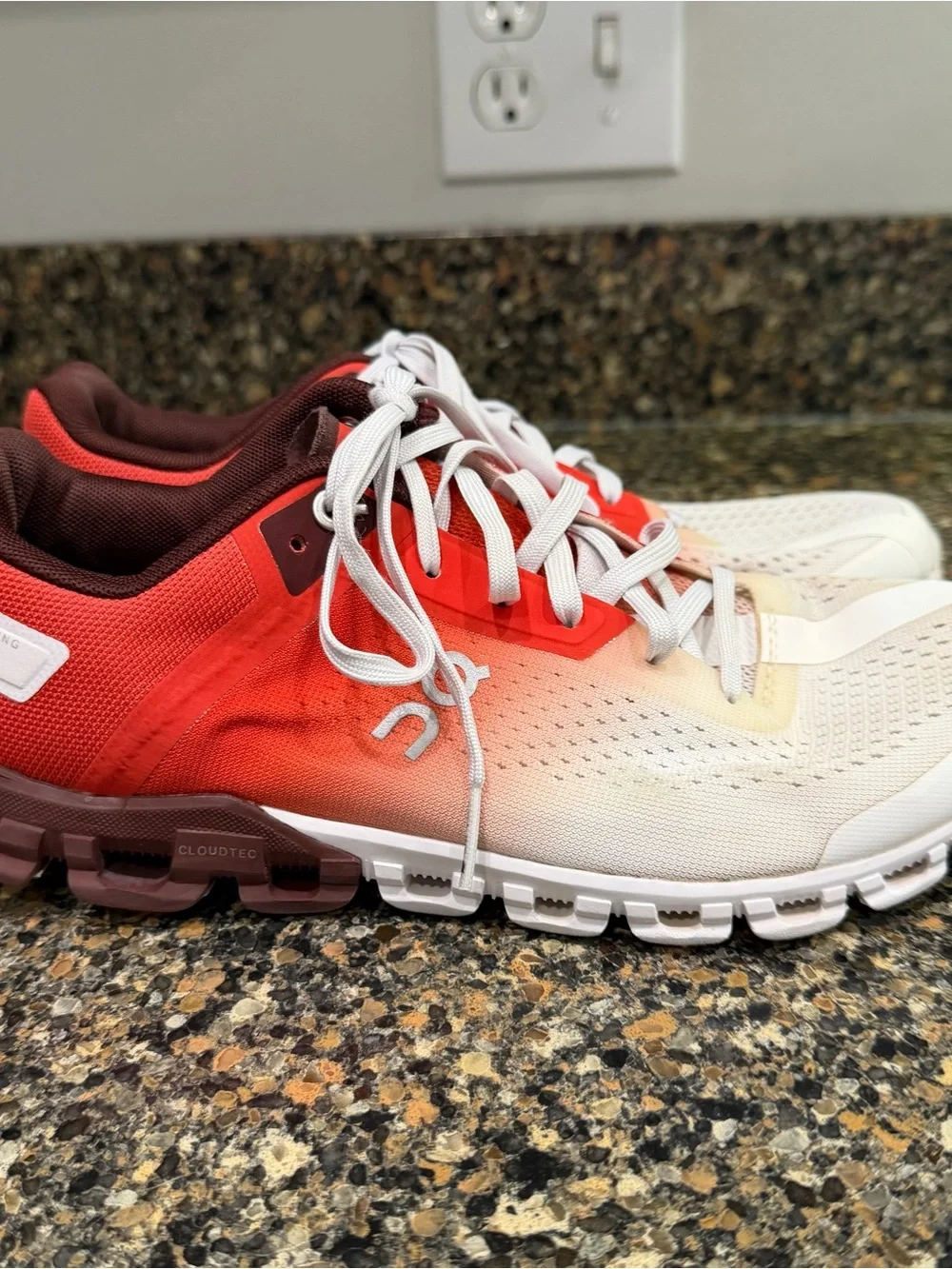 On Cloud Running Shoes in Red-White Gradient ladies 7